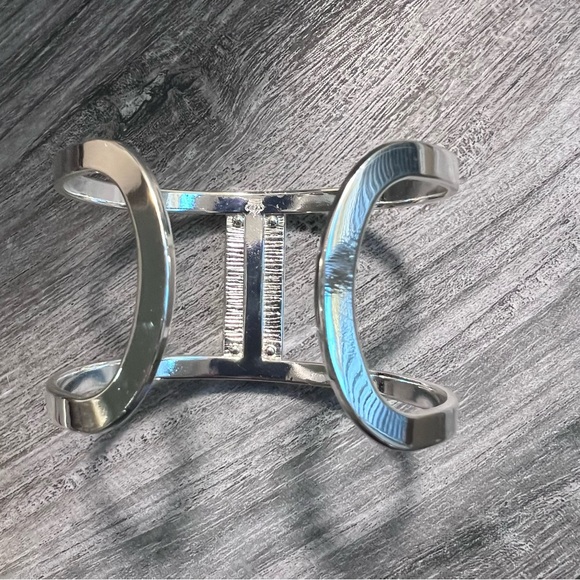 Premier Designs Jewelry Silver Faux Mother Pearl Cuff Bracelet - Picture 8 of 8